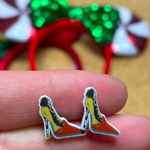 Cruella Deville Pumps stud earrings​